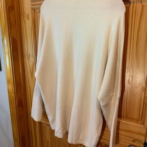 Beautiful heavy knit sweater, size XL